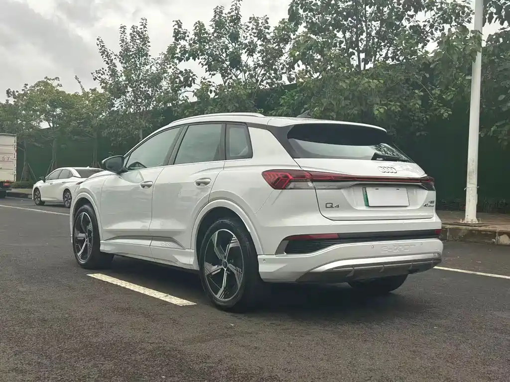 AUDI Q4 E TRON