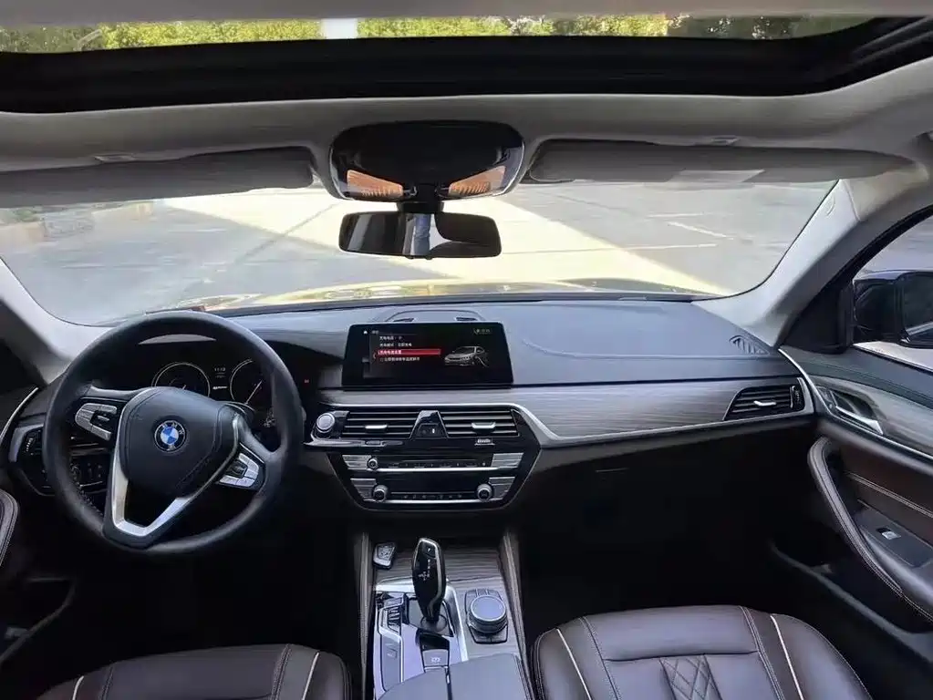BMW 5 Series New Energy — миниатюра 4