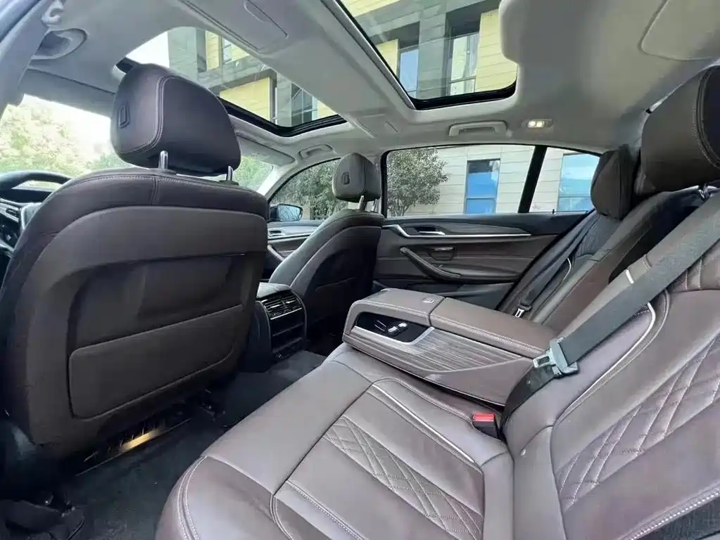 BMW 5 Series New Energy — миниатюра 6