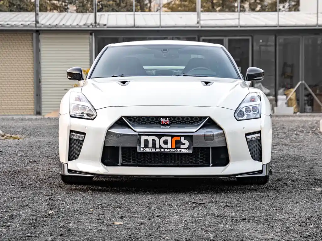 NISSAN GT R