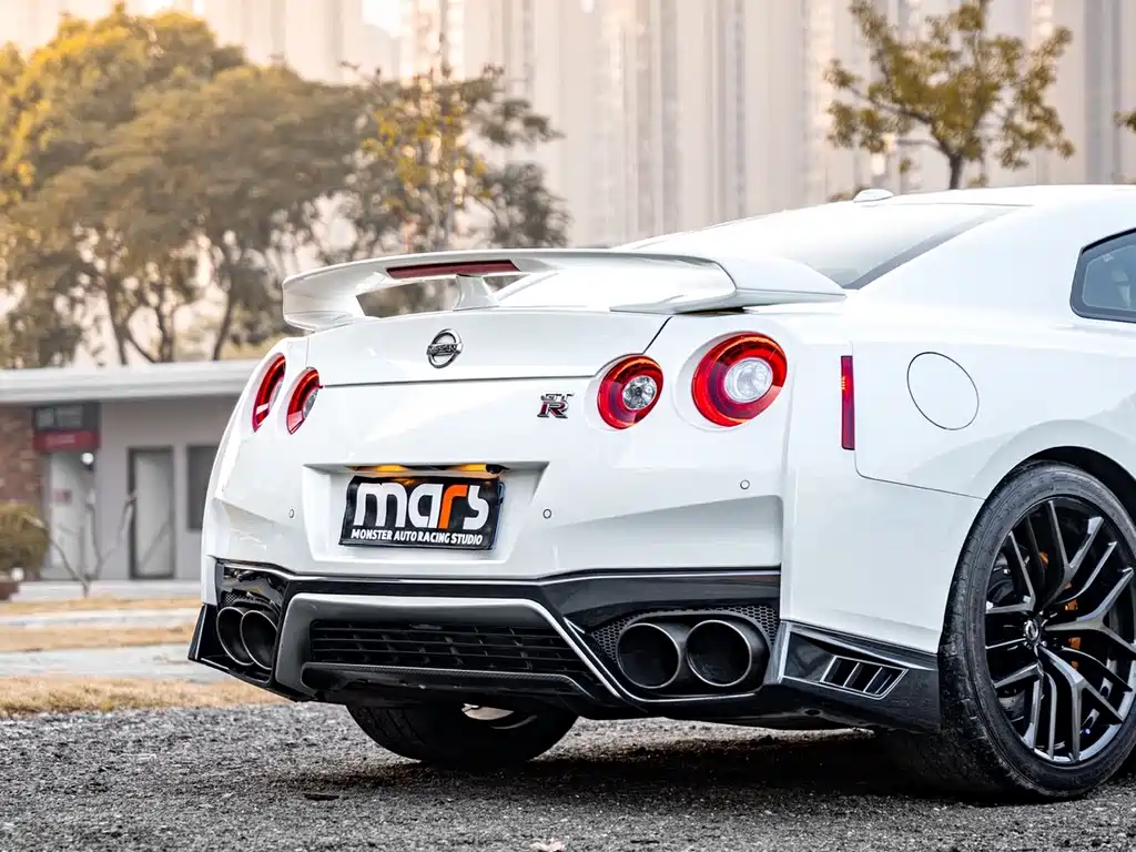 NISSAN GT R