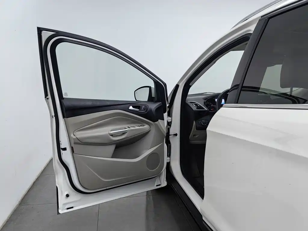 Ford Kuga — миниатюра 8