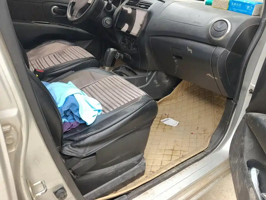 Nissan Livina — миниатюра 8