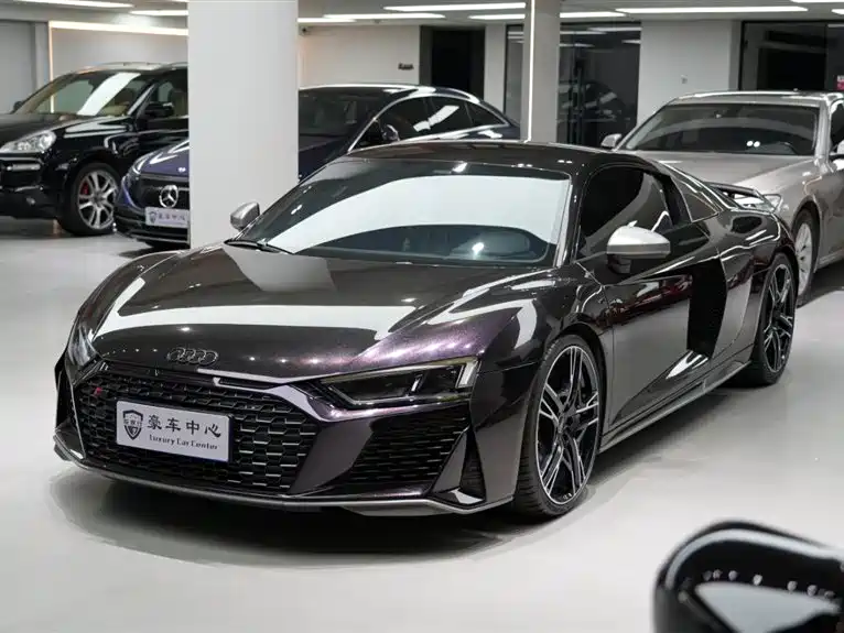 AUDI R8