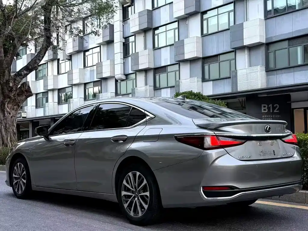 Lexus ES — миниатюра 9