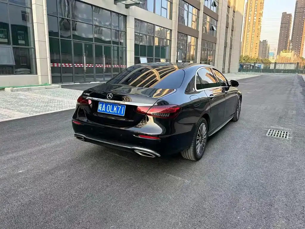 Mercedes-Benz E-Class — миниатюра 9