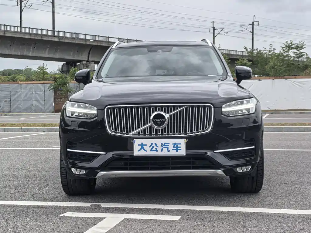 Volvo XC90 2015 T6 7 мест