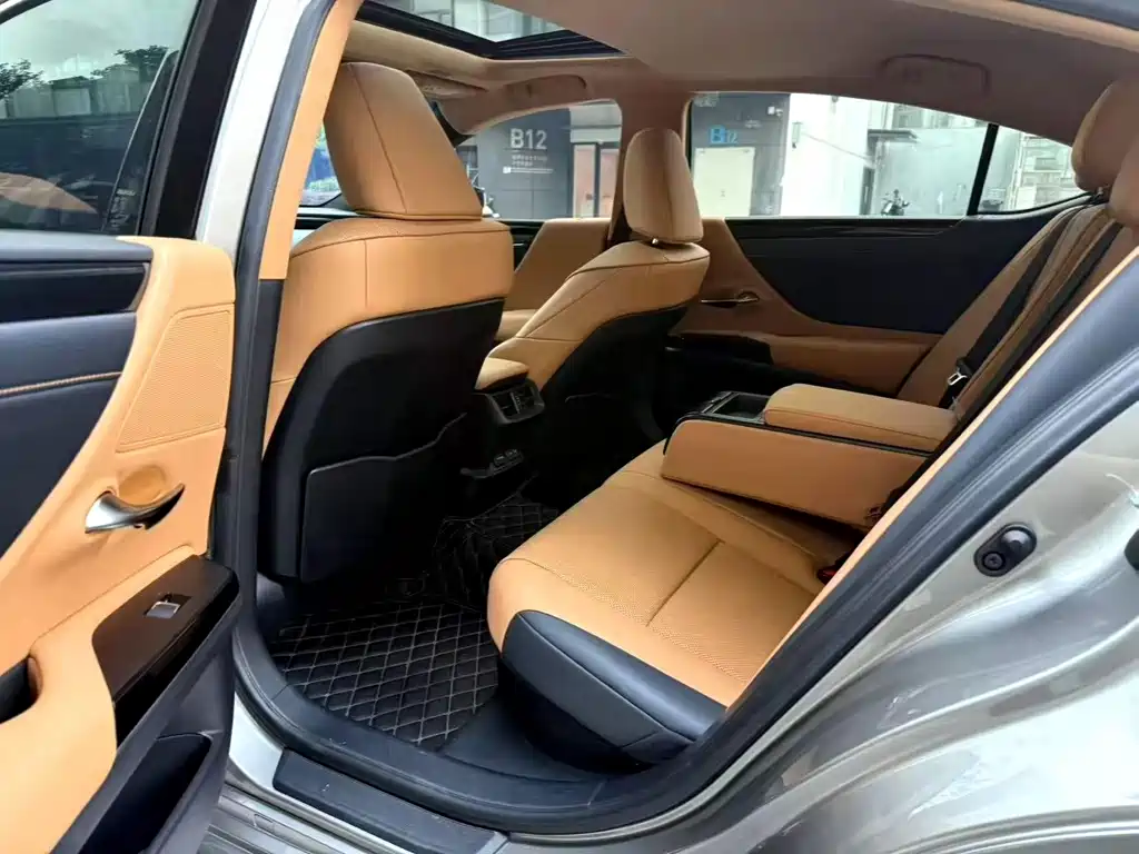 Lexus ES — миниатюра 6