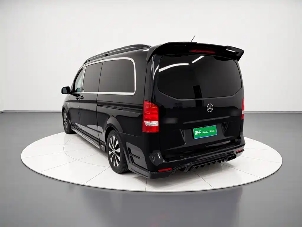 Mercedes-Benz Vito 2023 2.0T 7 мест