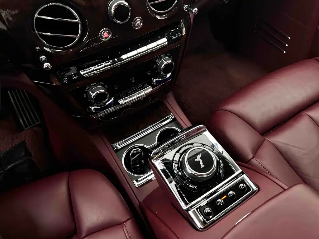 Rolls-Royce Phantom — миниатюра 6