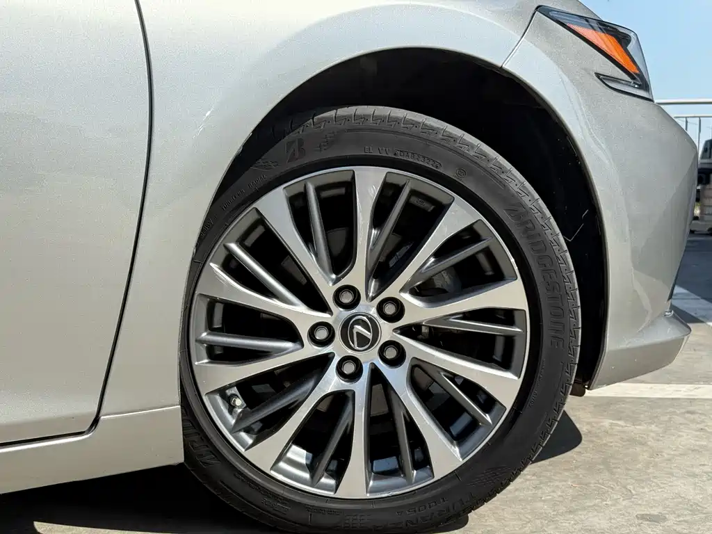 Lexus ES — миниатюра 6