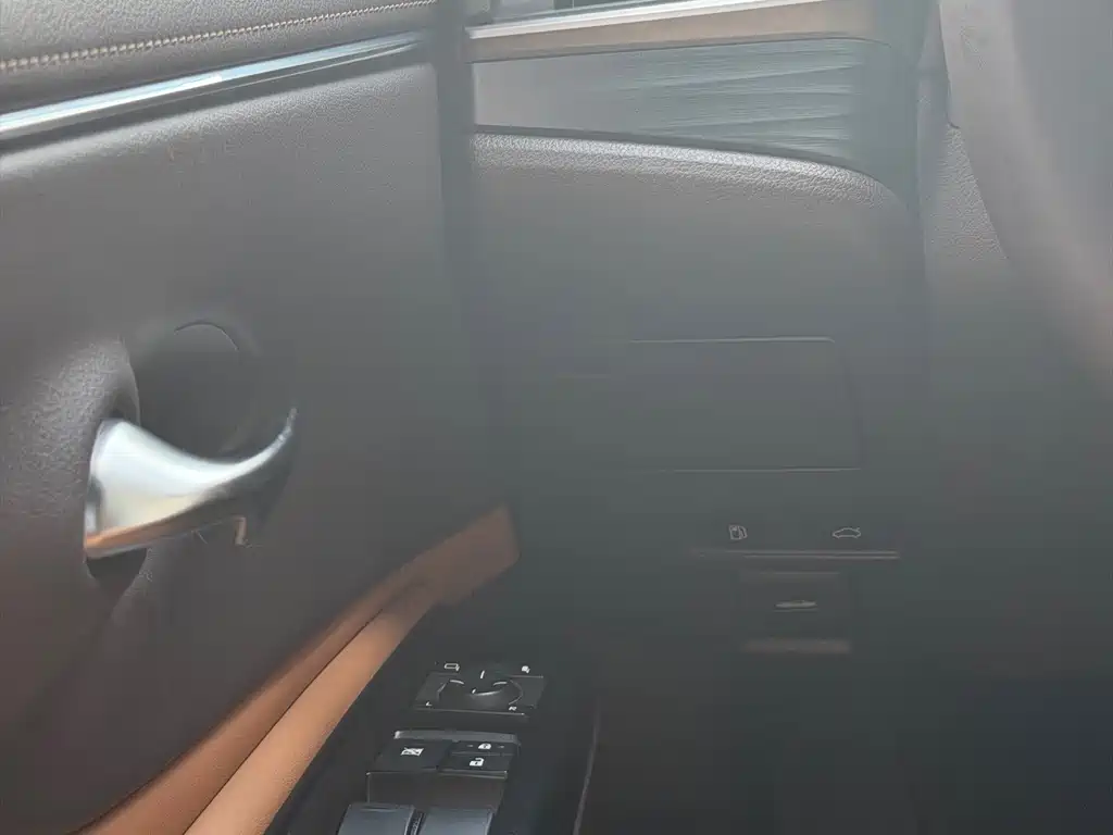 Lexus ES — миниатюра 11
