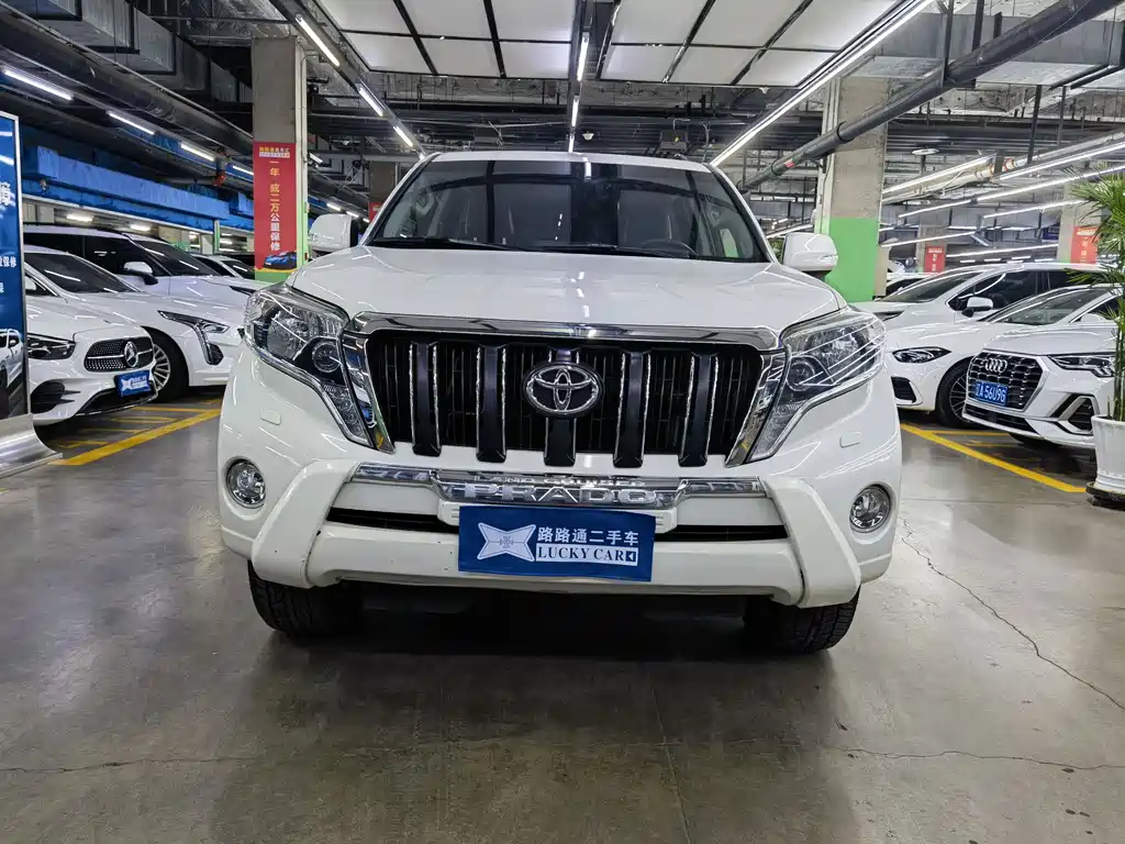 Toyota Land Cruiser Prado 2016 2.7L AT Luxury