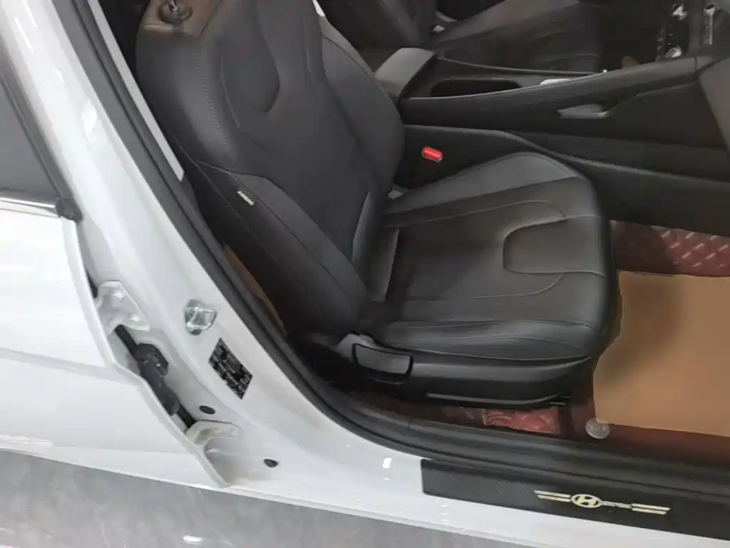 Hyundai Elantra — миниатюра 25