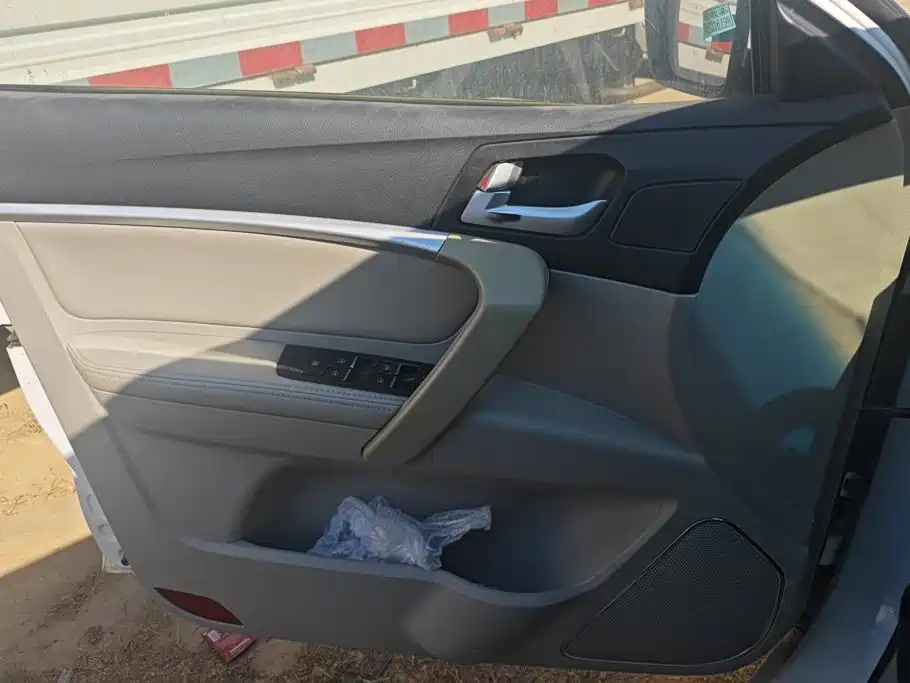 Geely Emgrand — миниатюра 7