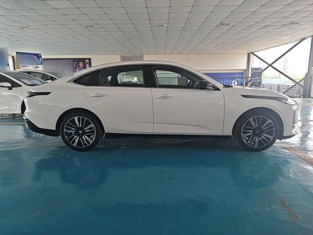 Changan Eado — миниатюра 7