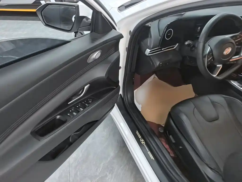 Hyundai Elantra — миниатюра 16