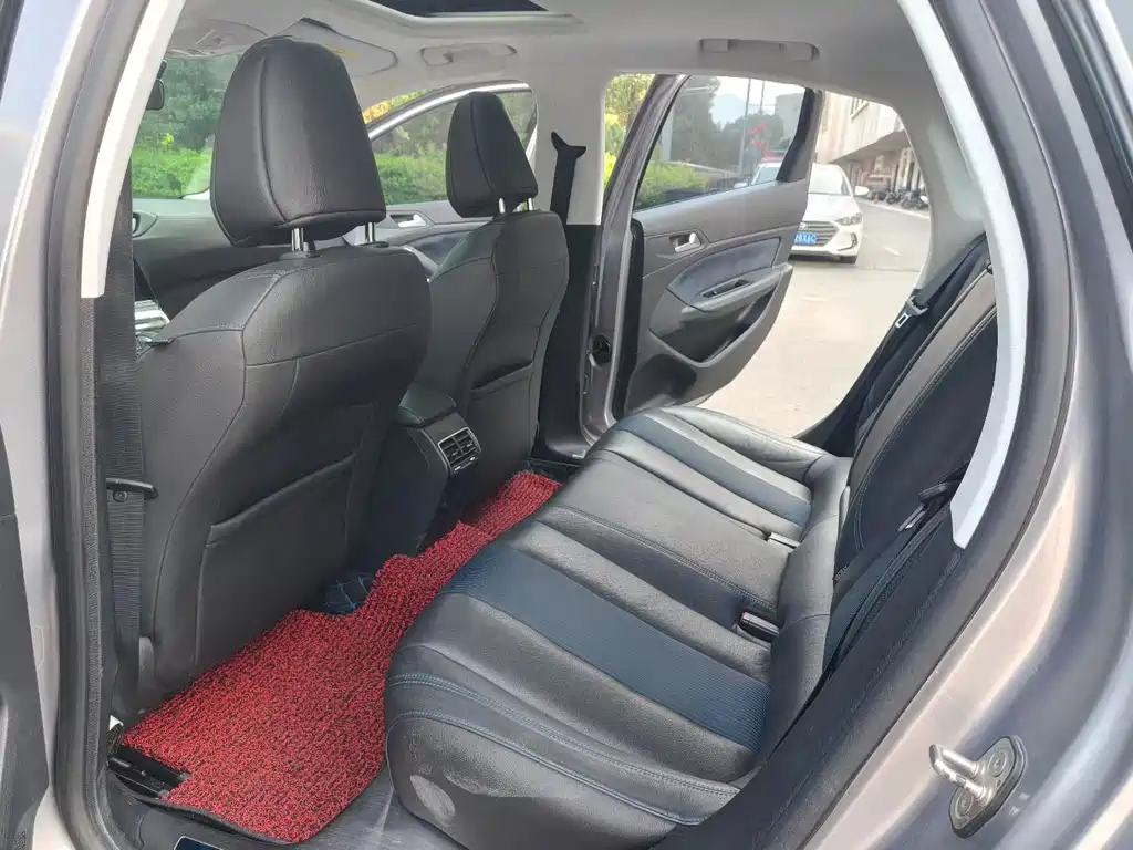 Peugeot 308 — миниатюра 6