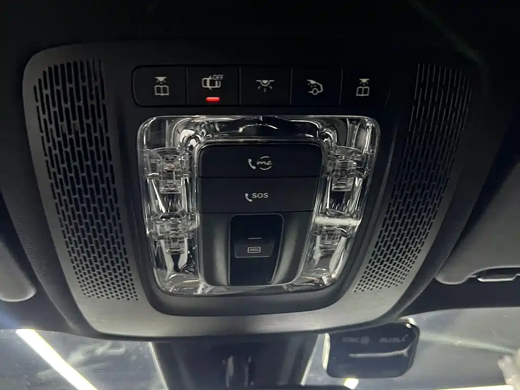 Mercedes-Benz GLB — миниатюра 17