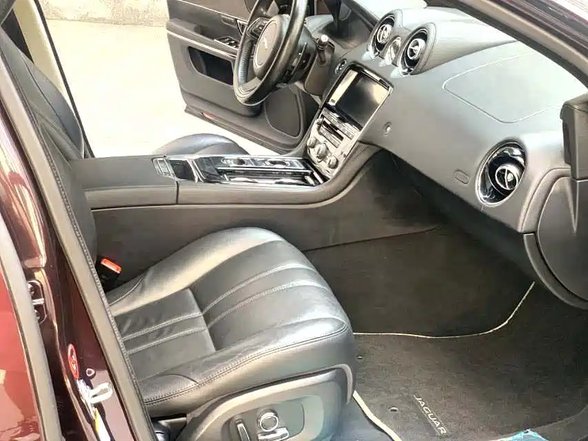 Jaguar XJ — миниатюра 4