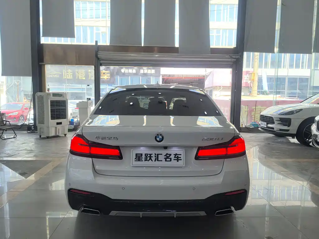 BMW 5 Series — миниатюра 4