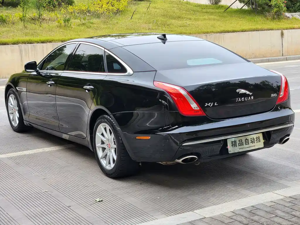 Jaguar XJ — миниатюра 4