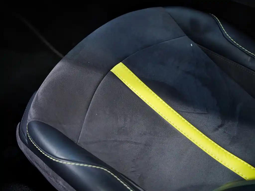 Aston Martin V8 Vantage — миниатюра 17