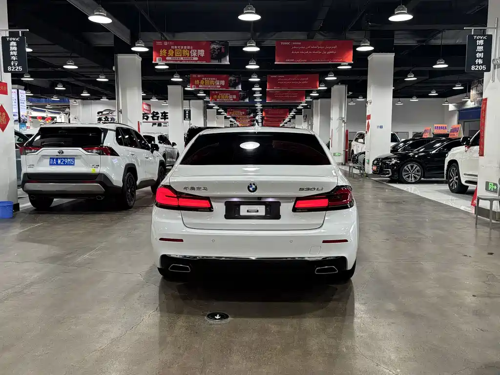 BMW 5 Series — миниатюра 8
