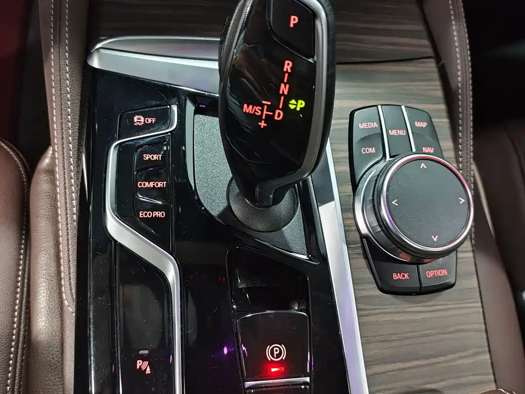 BMW 5 Series — миниатюра 14