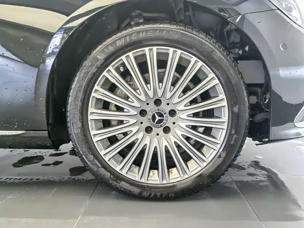 Mercedes-Benz E-Class — миниатюра 5
