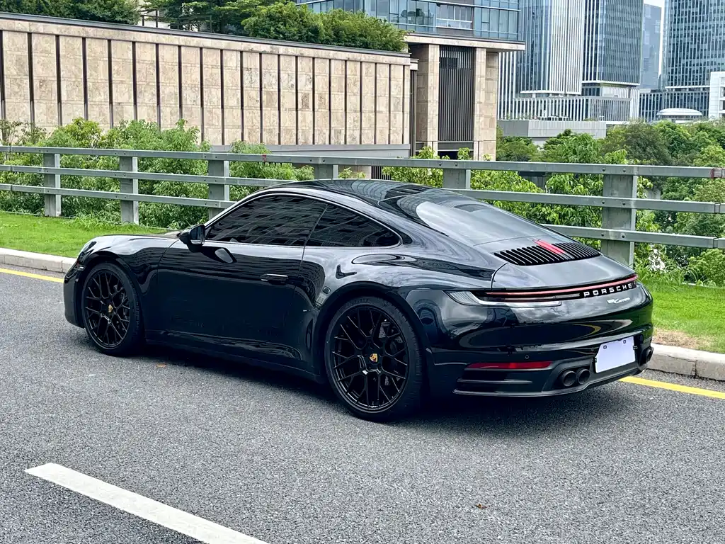 PORSCHE 911