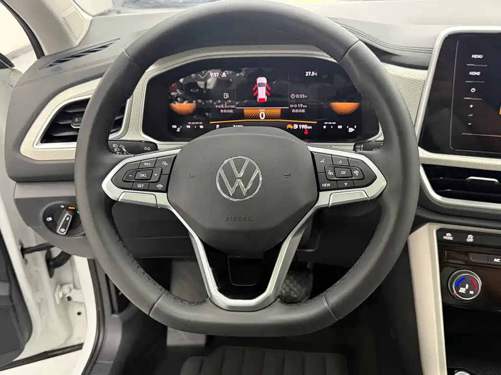 Volkswagen T-Roc — миниатюра 12