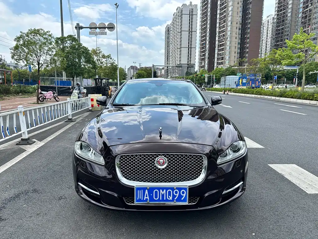 Jaguar XJ — миниатюра 2