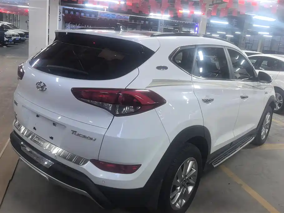 HYUNDAI TUCSON