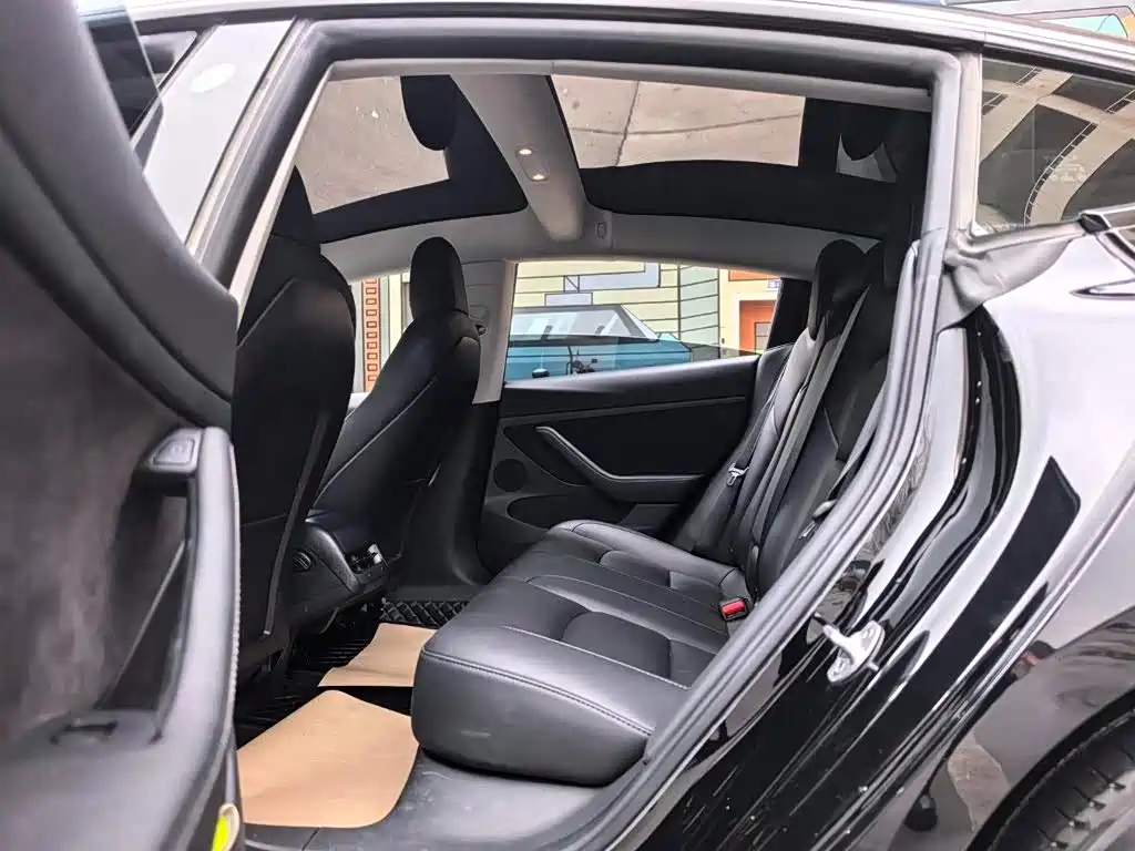 Tesla Model 3 — миниатюра 6