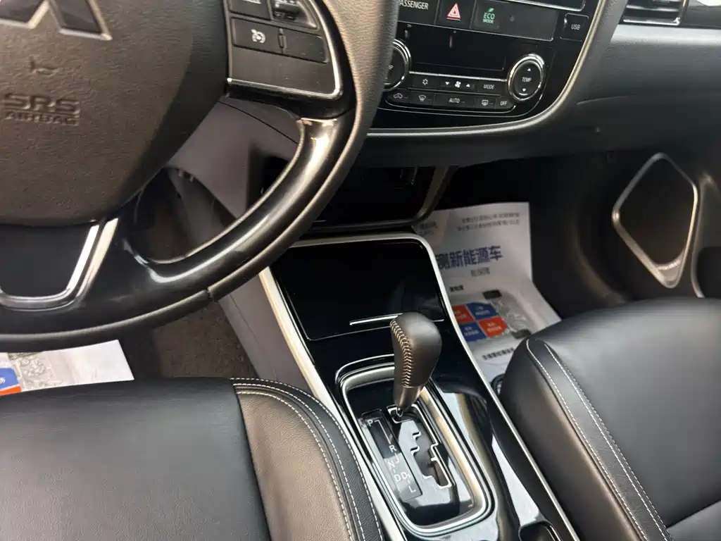 Mitsubishi Outlander — миниатюра 13