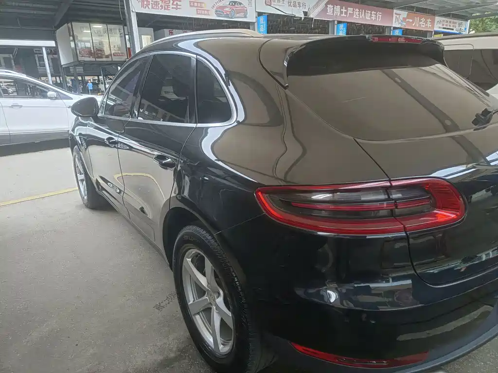 Porsche Macan — миниатюра 12