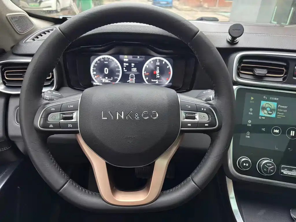 Lynk & Co 01 — миниатюра 7