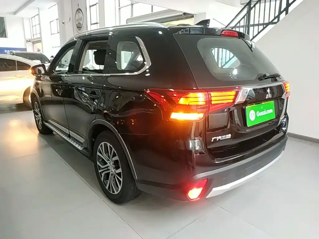 Mitsubishi Outlander — миниатюра 5