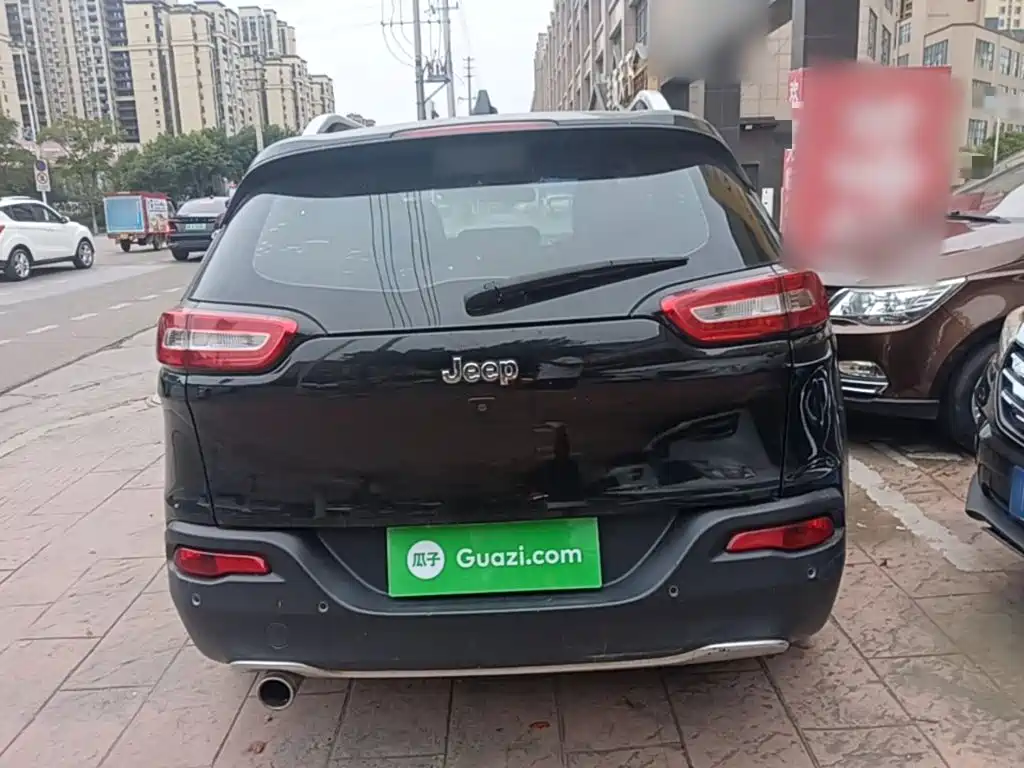 Jeep Cherokee — миниатюра 6