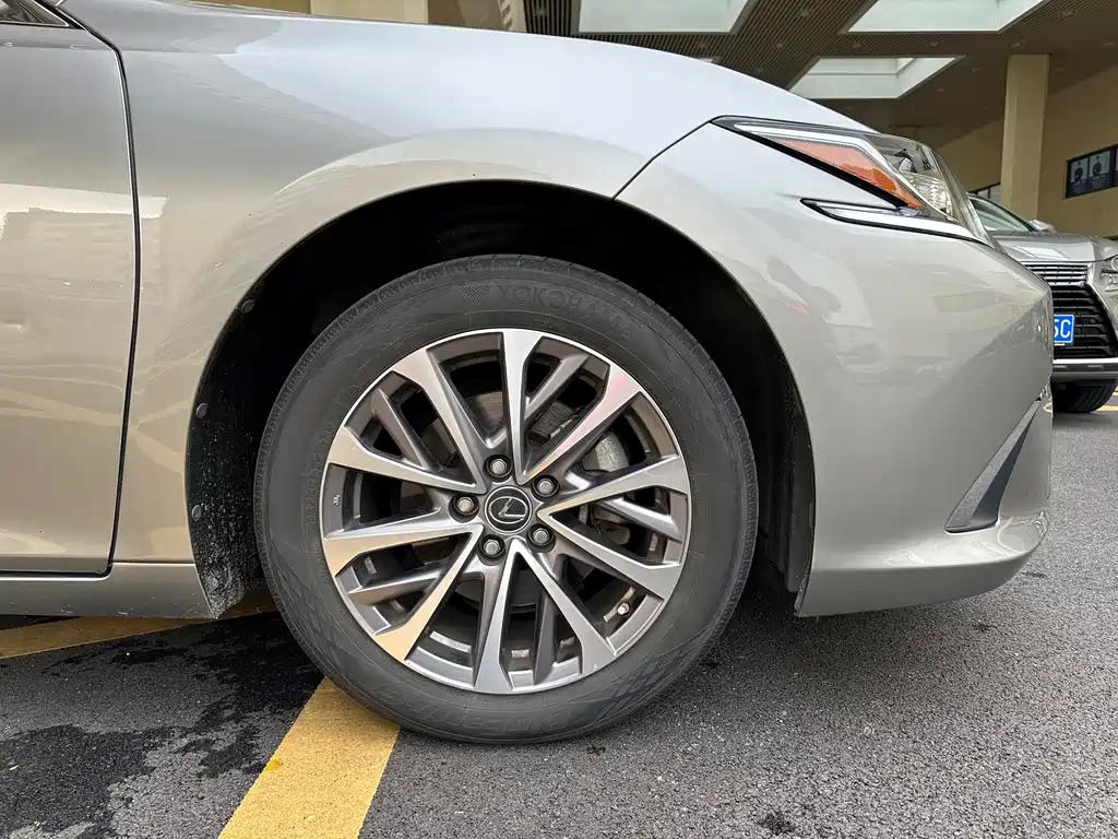 Lexus ES — миниатюра 27