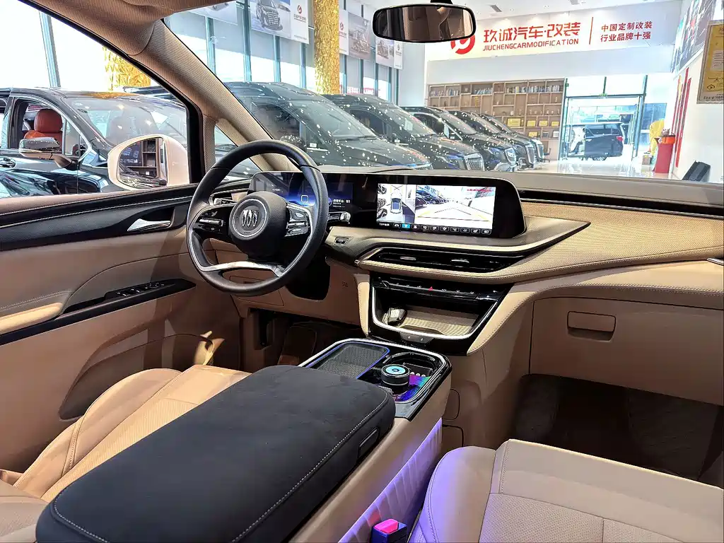Buick GL8 — миниатюра 2