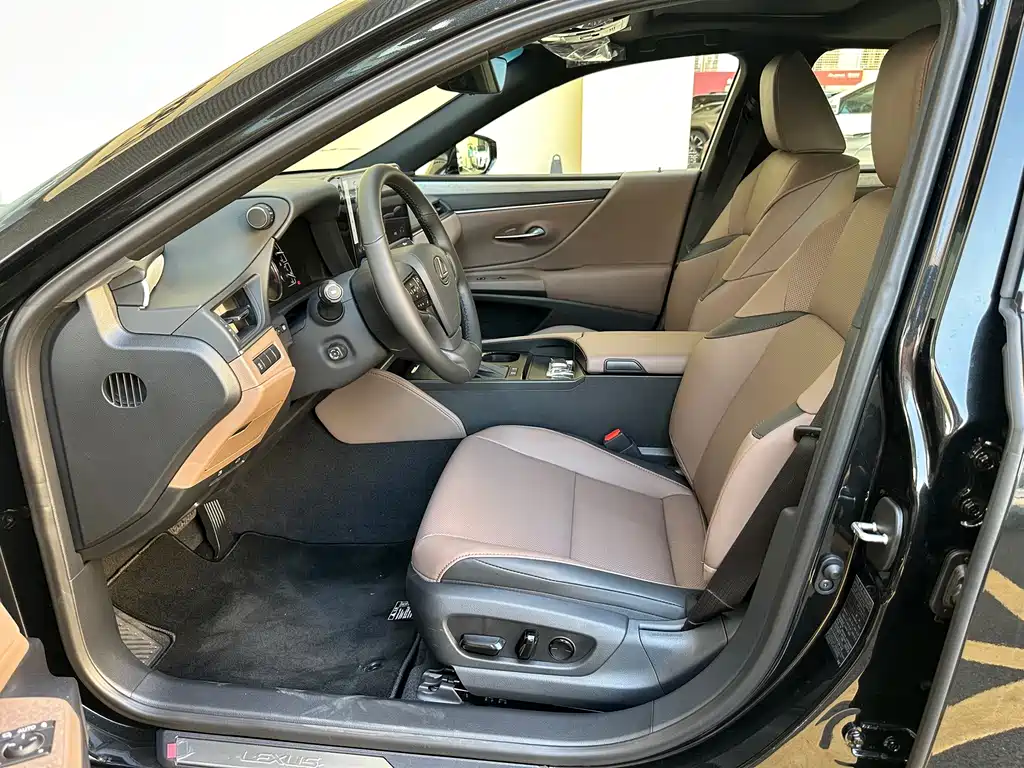 Lexus ES — миниатюра 13