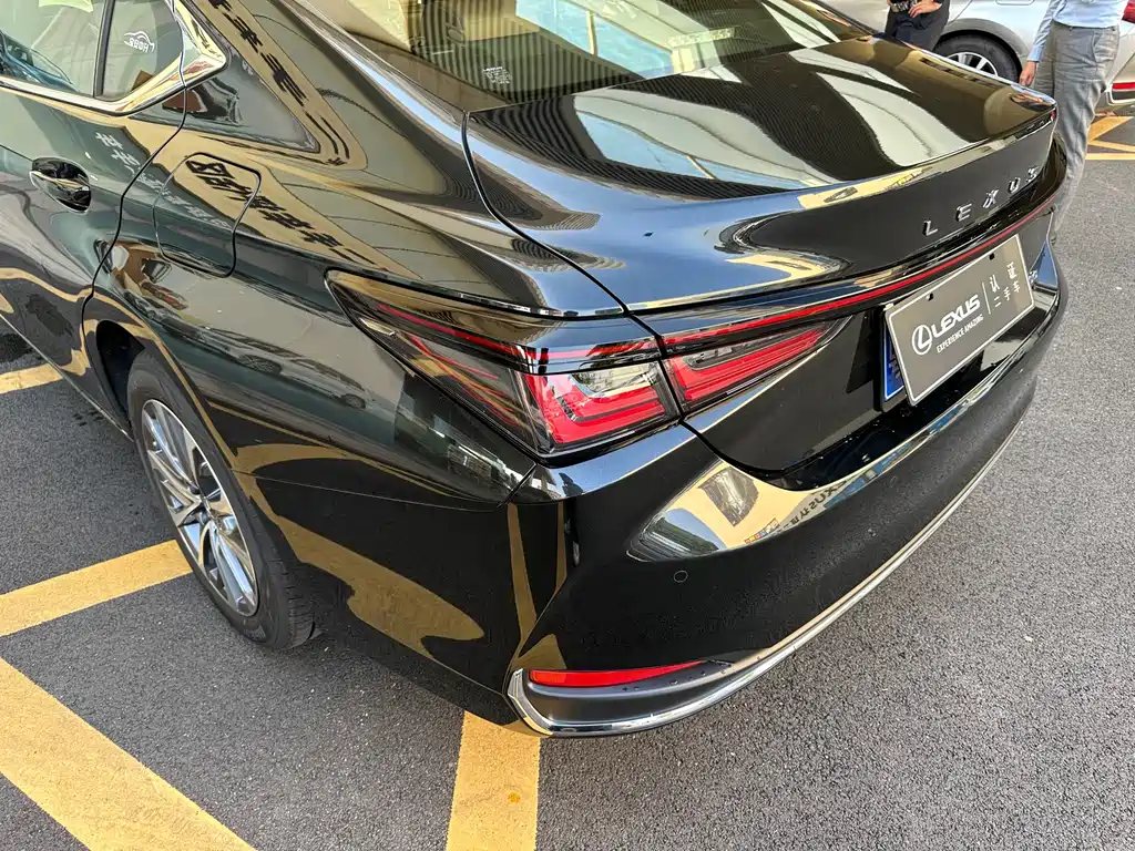 Lexus ES — миниатюра 25