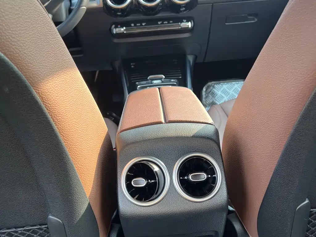 Mercedes-Benz GLB — миниатюра 12