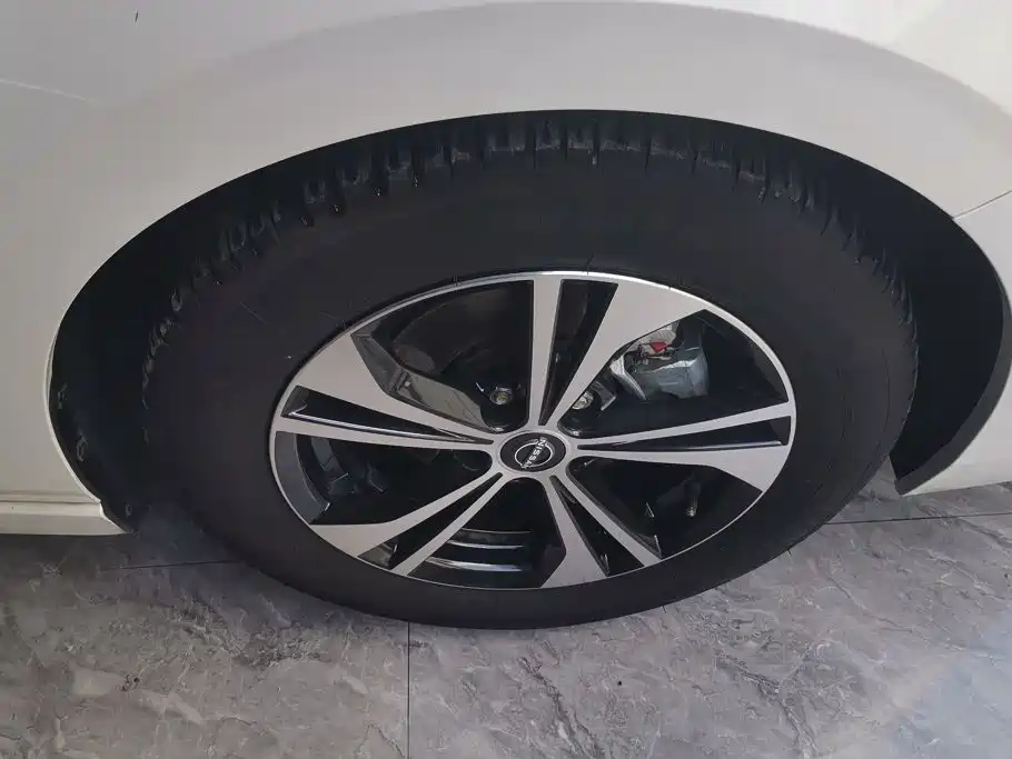 Nissan Sylphy — миниатюра 6