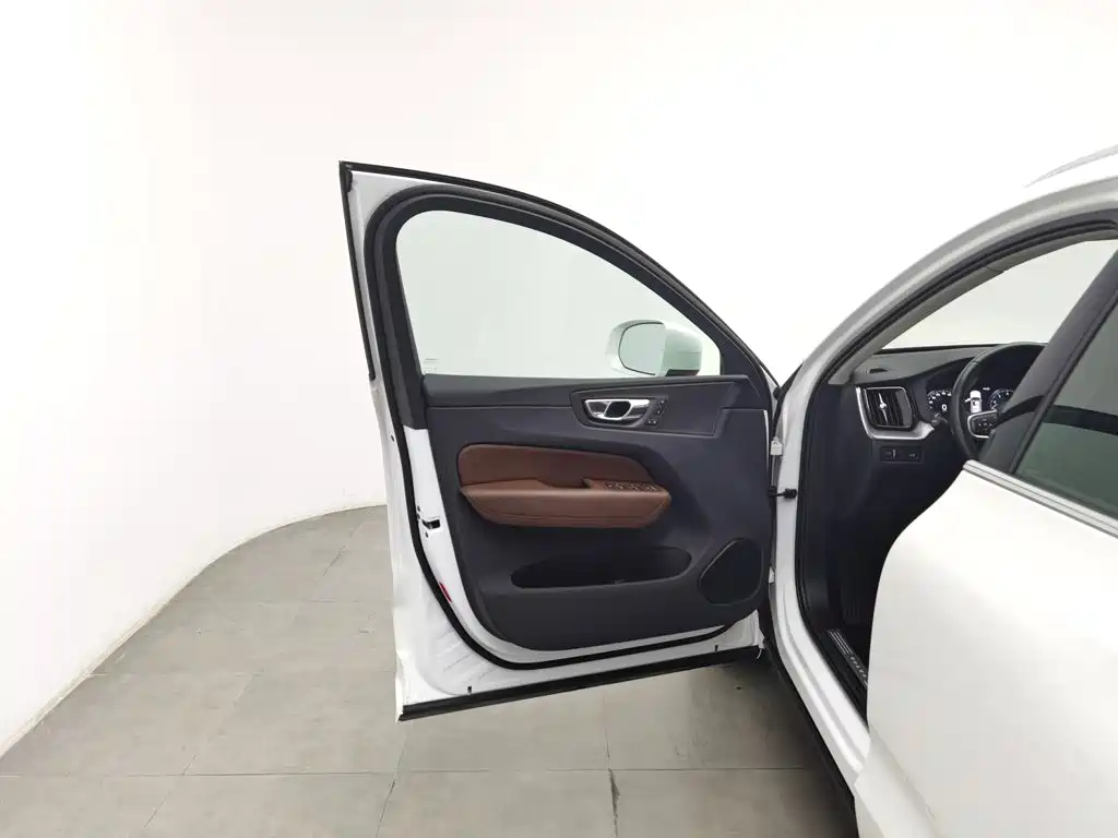 Volvo XC60 — миниатюра 8