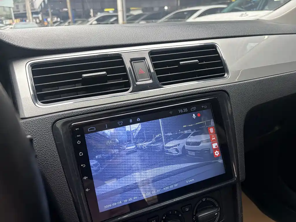 Skoda Rapid — миниатюра 13