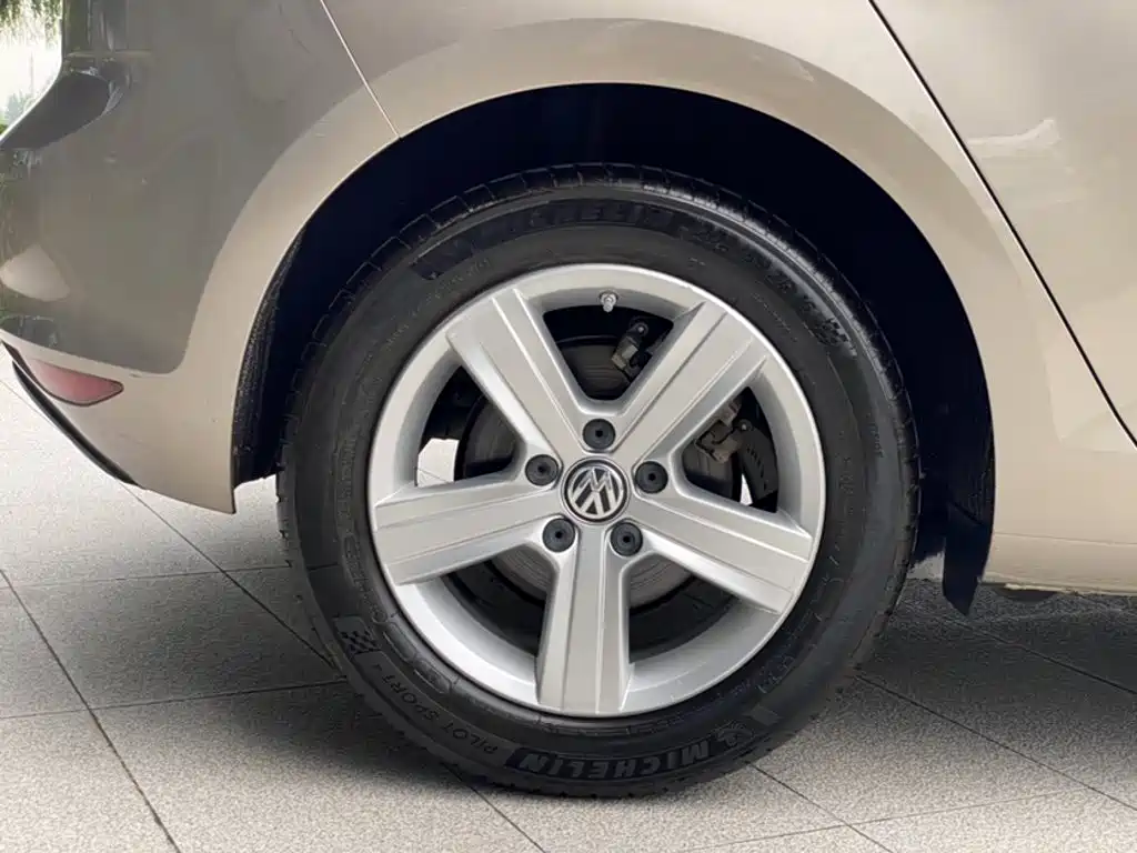 Volkswagen Golf — миниатюра 15