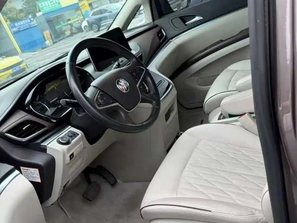 Buick GL8 — миниатюра 2